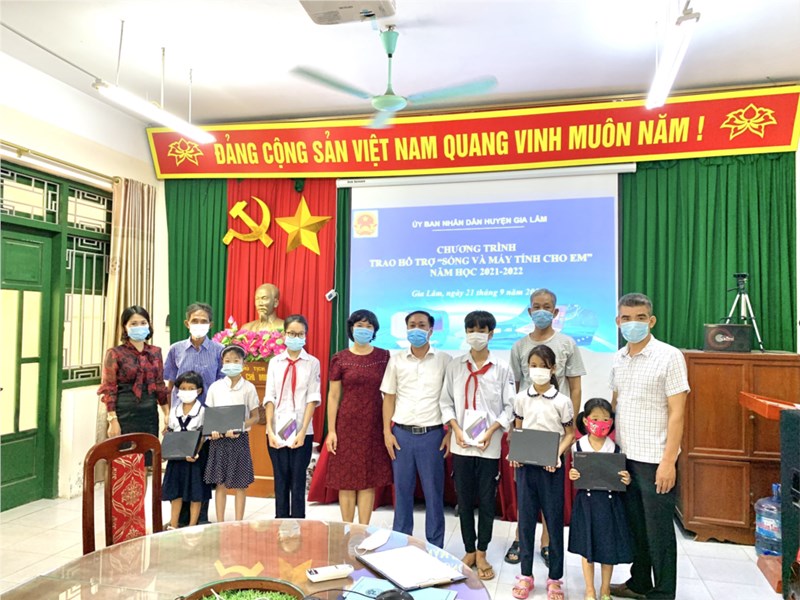 “Sóng và máy tính cho em” - chương trình chạm đến trái tim cộng đồng